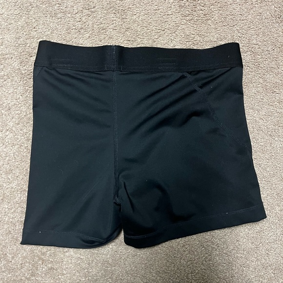 Nike workout shorts - Picture 3 of 4